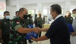 Kunjungi Kodam Cenderawasih, Yayasan Buddha Tzu Chi Indonesia Serahkan 1000 Paket Sembako