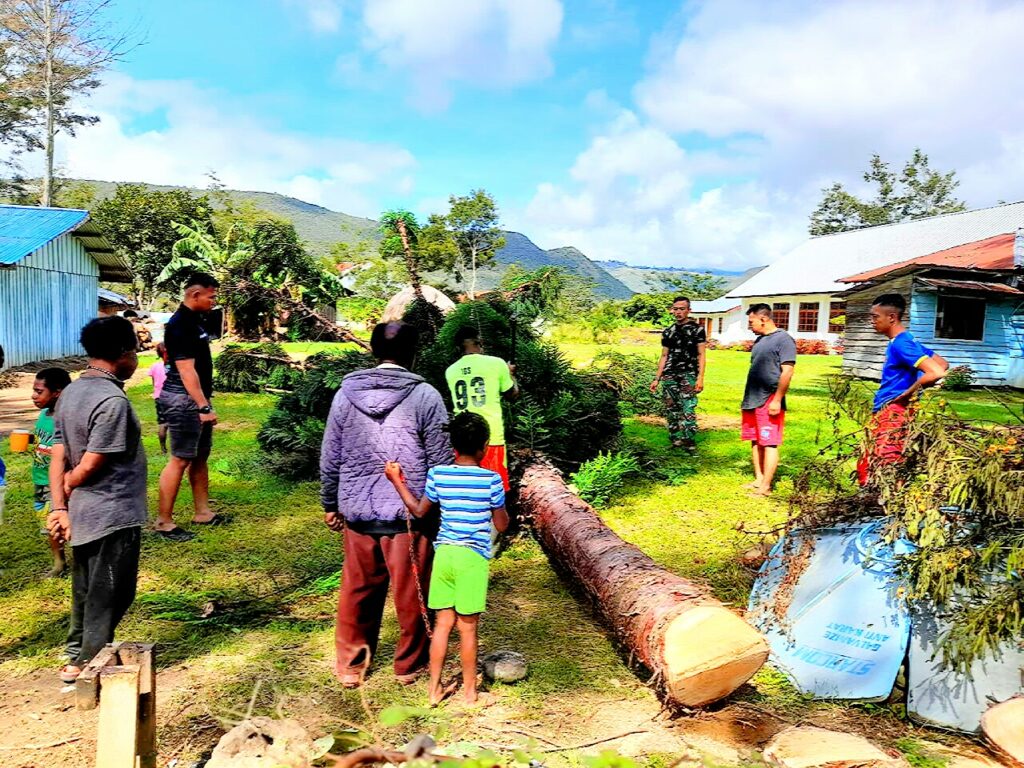 Gotong Royong Bersihkan Tempat Ibadah, Ketua Klasis GKII: TNI Wa…Wa…Wa…