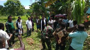 Satgas TNI 142/KJ Bantu Bangun Rumah Tokoh Agama