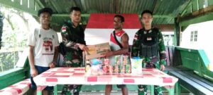Wujud Belasungkawa, Satgas TNI Yonif Berikan Bantuan Kepada Warga