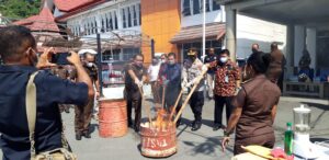 Kejari Jayapura Musnahkan BB Narkoba dan Sajam Dari 178 Kasus Pidana