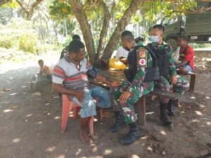 Satgas TNI Yonif 711/Rks Layani Pengobatan Keliling