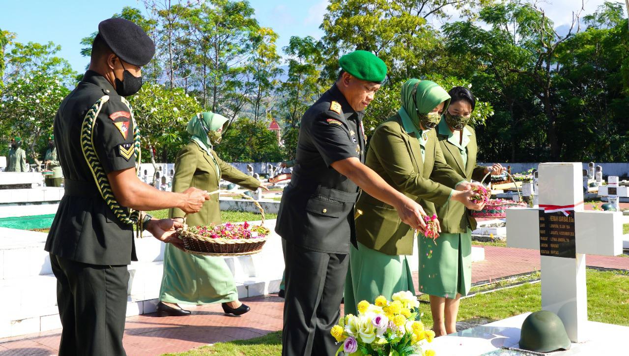 HUT ke-59, Pangdam XVII/Cenderawasih Ziarah di TMP Kusuma Trikora Waena 12 WhatsApp Image 2022 05 17 at 12.06.51