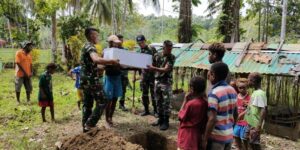 Satgas TNI Yonif 711/Rks Bantu Proses Pemakaman Warga Kampung Kibay