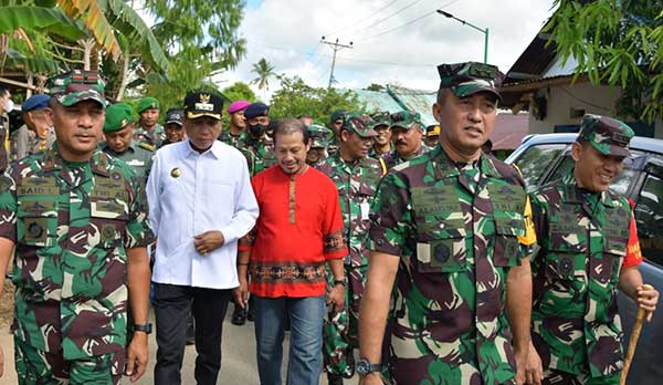 Danlantamal IX Ambon Dampingi Aspotmar Kasal Cek TMMD