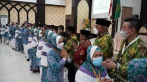 Lepaskan 322 JCH Asal Papua Barat, Waterpauw Doakan Jadi Haji Mabrur