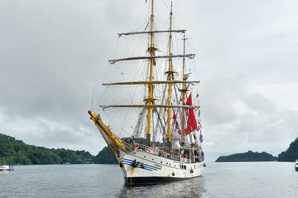 Danlantamal IX Sambut Peserta Muhibah Budaya Jalur Rempah Nusantara 2022 di Banda Neira 2 KRI Dewaruci