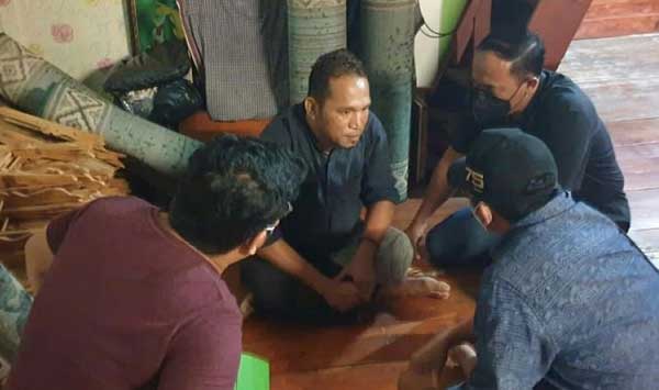 Tim Tabur Kejagung RI Amankan Buronan Korupsi asal Bursel 1 Syarif Tuharea tim tabur Kejagung RI