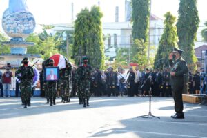 Upacara Pemakaman Jenazah Tokoh Pepera Ramses Ohee Secara Militer