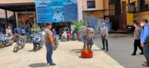 Pemusnahan BB Narkoba Jenis Ganja Disaksikan Tersangka dan Jaksa