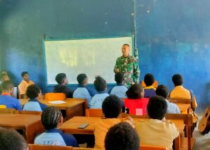 Tingkatkan Semangat Belajar Siswa, Satgas TNI 142/KJ Berikan Motivasi