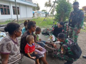 TNI Gelar Pengobatan Gratis di Perbatasan RI-PNG, Sasaran Balita Sampai Lansia