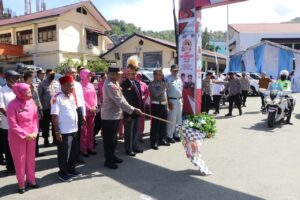 Kapolda Papua Lepas Pemberangkatan Tim Bakti Religi dan Bansos