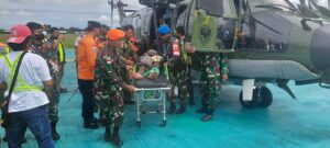 Personil TNI Evakuasi Penumpang Pesawat Susi Air Yang Hilang Kontak di Timika