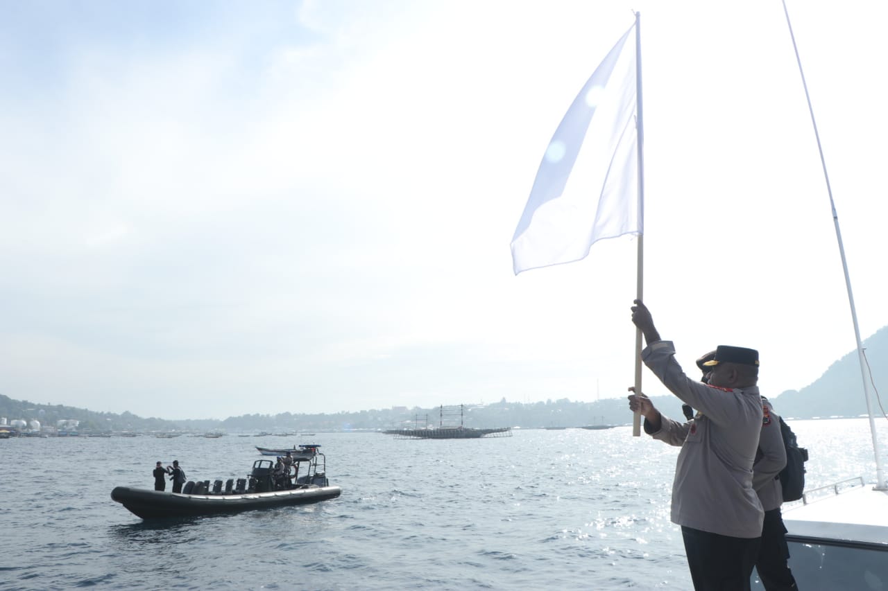 Polda Papua Gelar Lomba Dayung Tradisional Peringati HUT Bhayangkara ke-76 1 WhatsApp Image 2022 06 27 at 12.40.58