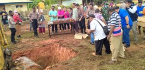 Aparat TNI Ikut Musnahkan Ribuan Botol Miras di Kabupaten Boven Digoel