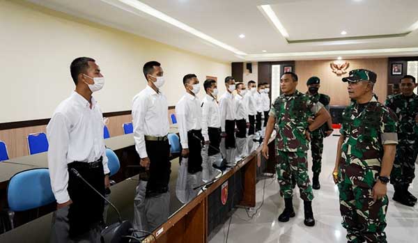 11 Putra/i Terbaik Maluku Dilepas Ikut Seleksi Catar Akmil Tingkat Pusat 2 11 Catar Akmil Maluku Menuju Bandung2