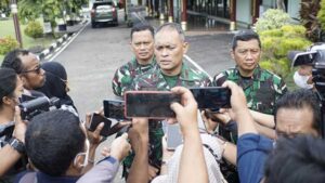 Danrem 172 PWY: Prajurit TNI Tertembak di Dekai Saat Polisi Bubarkan Massa