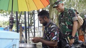 Danrem Jo Terkesan, Siap Bantu Pemuda Yahukimo Penjual Cilok Lanjut Kuliah