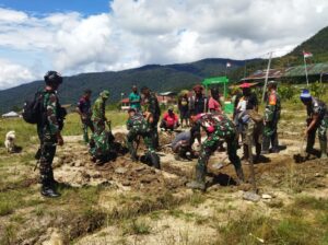 Satgas TNI 405/SK Perbaiki Helipad di Kampung Jila