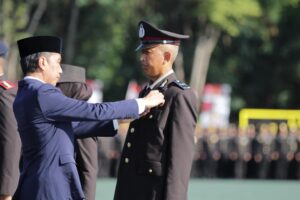 Aiptu Ahmad Mustain Terima Tanda Kehormatan Bintang Bhayangkara Nararya