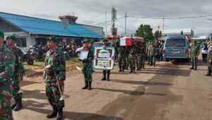 Danrem Lepas Pemberangkatan Jenazah Alm. Mayor Ckm dr. Beni Arjihans ke Kampung Halaman