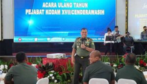Momen HUT Sejumlah Pejabat Kodam Cenderawasih, Pangdam Teguh Beri Kejutan