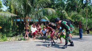 Ketika Senyum Ceria Anak-Anak Papua Bersama Satgas TNI 711/Rks