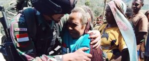 Purna Tugas, Tangisan Warga Lanny Jaya Melepas Satgas Yonif 412/Kostrad