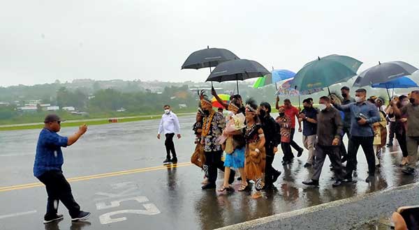 Kapolda Papua Barat Disambut Kepala Suku Besar Arfak 2 Kapolda PB Tiba Manok Kru Koreri