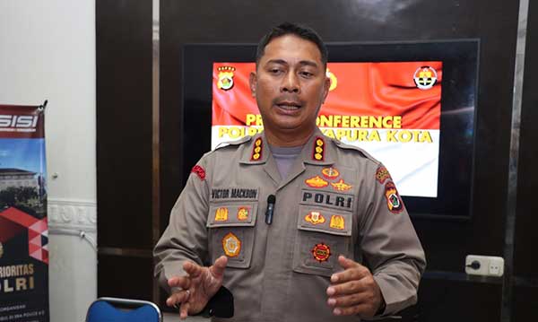 Kapolresta JPR Kota AKBP Makbon Sholat Idul Adha