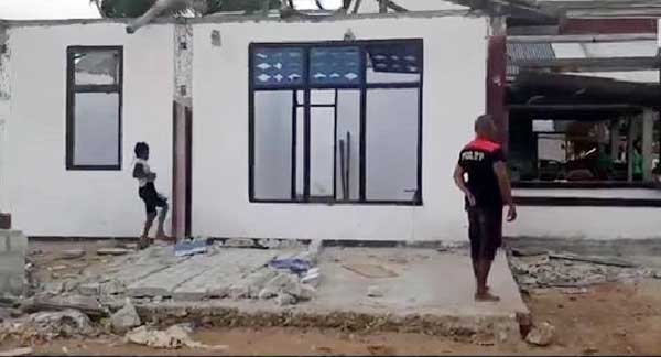 Salah satu rumah warga yang terdampak cuaca ekstrim di Tanimbar