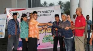 Pemkab Bursel Salurkan 16 Hewan Kurban ke 4 Kecamatan