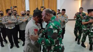Surprise HUT Bhayangkara ke-76 Kodam XVIII Kasuari Kepada Polda PB