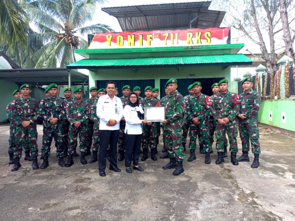 Berantas Peredaran Narkoba, Satgas Pamtas RI-PNG Yonif 711/ RKS Terima Penghargaan BNN