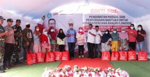 Peringati HUT ke 77, Pemprov Maluku Gelar Pengobatan Massal – Penyerahan Sembako di Leihitu