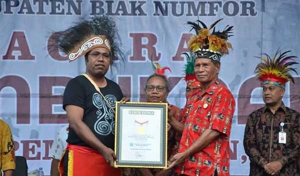 Pimpinan – Anggota DPRD Hadiri Tabuhan 6400 Tifa Biak Numfor Pecahkan Rekor MURI 17 IMG 20220810 WA0022