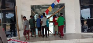 Soal Pj Bupati, Warga Palang Kantor Bupati dan DPRD Maybrat