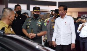 Pangdam Cenderawasih Sambut Kedatangan Presiden Jokowi di Bandara Sentani