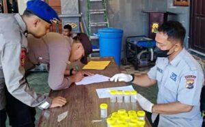 Tegakkan Displin, Propam Polda Papua Tes Urin Personil Polres Yapen
