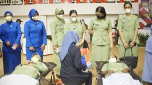 Baksos HUT RI ke-77: Persit Koorcab Rem 172 Ikut Donor Darah