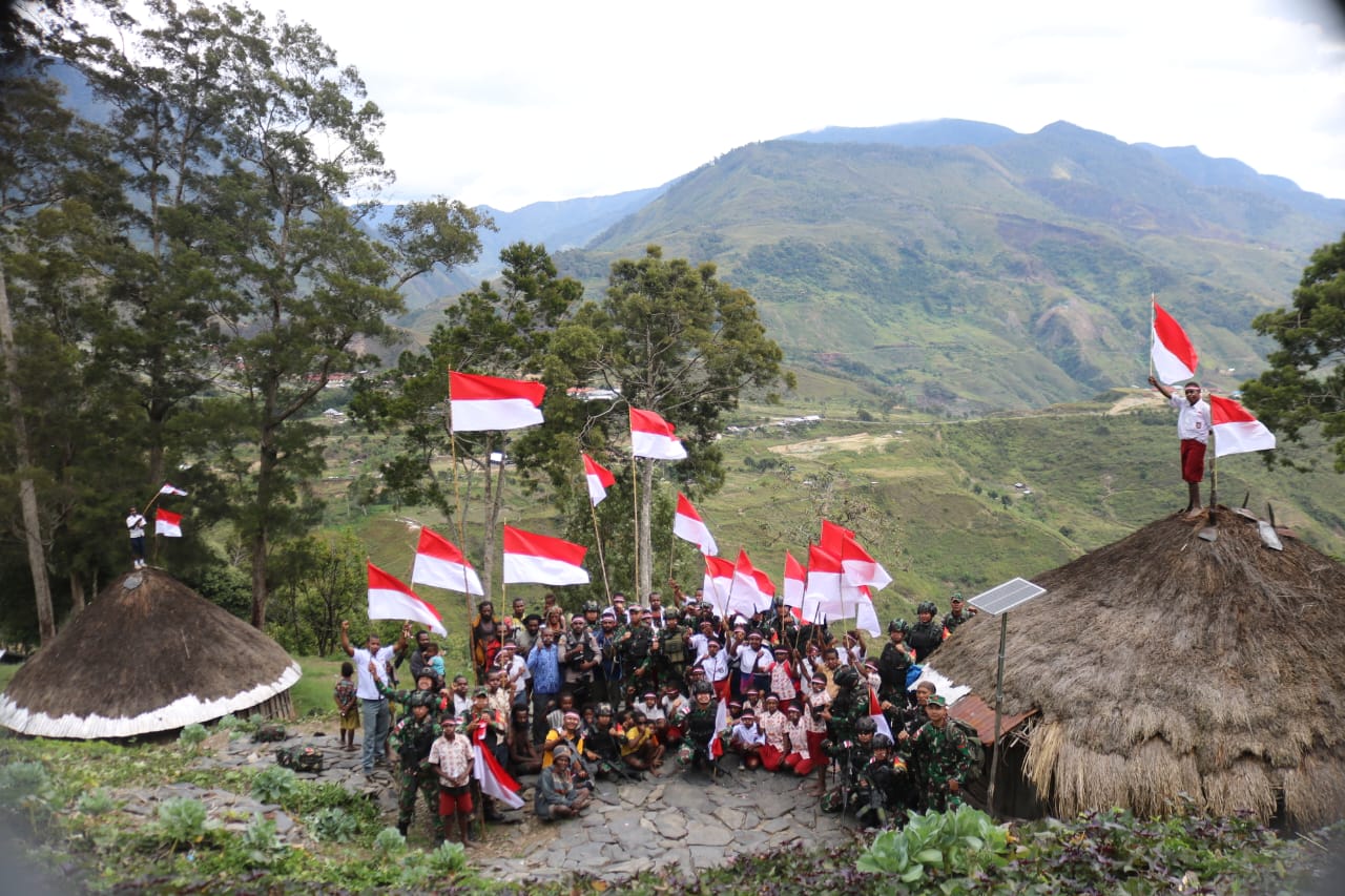 Satgas TNI 301/PKS Bersama Pelajar Se-Distrik Ilu Gelar Ekspedisi Merah Putih 1 WhatsApp Image 2022 08 09 at 12.40.55