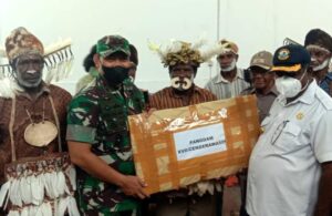 Pangdam Cenderawasih Didampingi Ny. Erni Teguh Muji Angkasa Kunker di Kabupaten Asmat