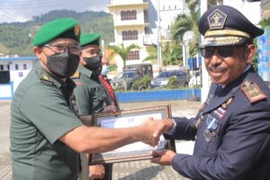 Korem 172/PWY Terima Penghargaan Dari Kanwil Kemenkumhan Papua