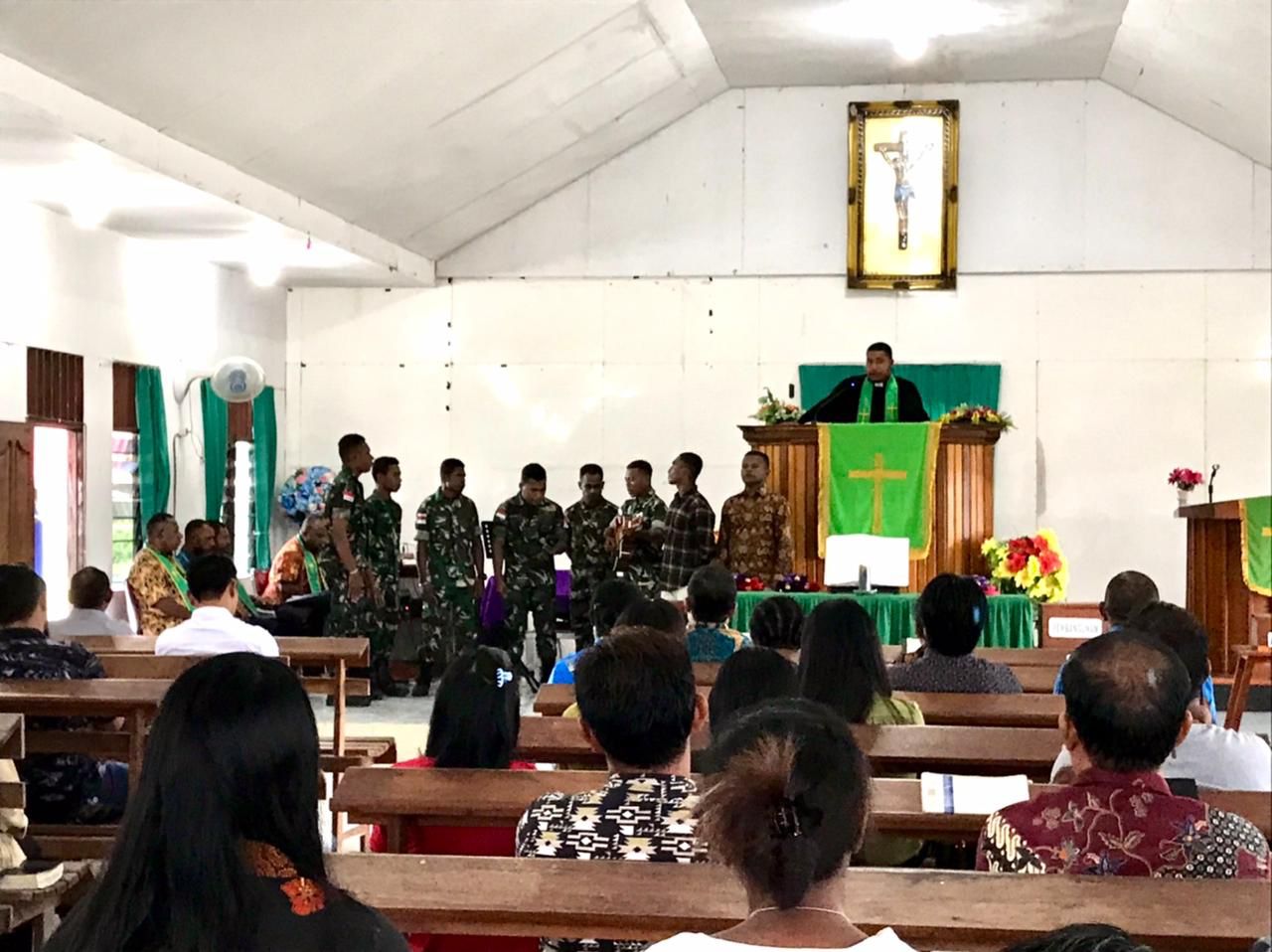 Vocal Grup Babinsa Kenyam Isi Pujian Saat Ibadah Minggu di Gereja GKI Betel 1 WhatsApp Image 2022 08 22 at 05.54.24