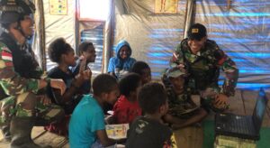 Anak-Anak Puncak Jaya Senang Dapat Bimbel Dari Satgas TNI 113/JS