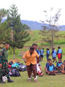 Yonif 756/WMS Gelar Outbound Bersama Pelajar SMP 1 Wamena 2 WhatsApp Image 2022 08 27 at 13.46.44