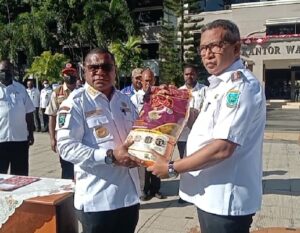Pemda Kabsor Bantu Korban Bencana Alam Kota Sorong Uang Tunai dan Sembako