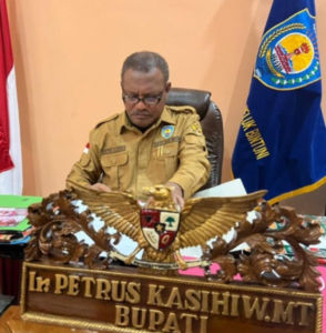 Tiba di Bintuni, Bupati Kasihiw Langsung Berdinas