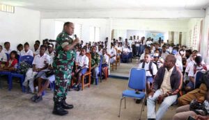 Kunjungi SMP – SMA Advent Sogokmo, Dandim Jayawijaya Beri Pesan Motivasi